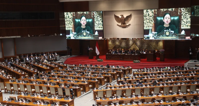 Arahan DPR Perbaikan UU MK Bermukim Disahkan Paripurna